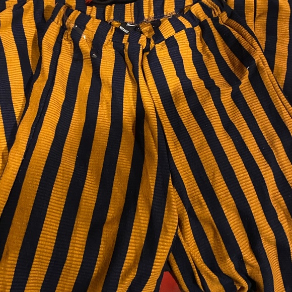 Pants and Capris - Picture 2 of 3